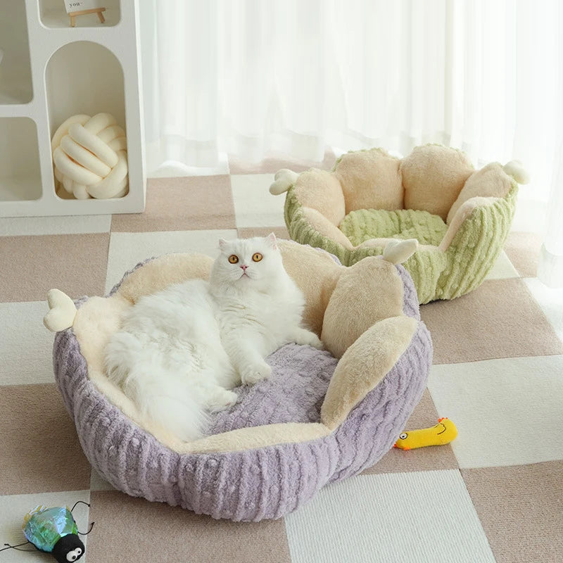Warmes Plüsch-Katzenbett in Blumenform für den Winter