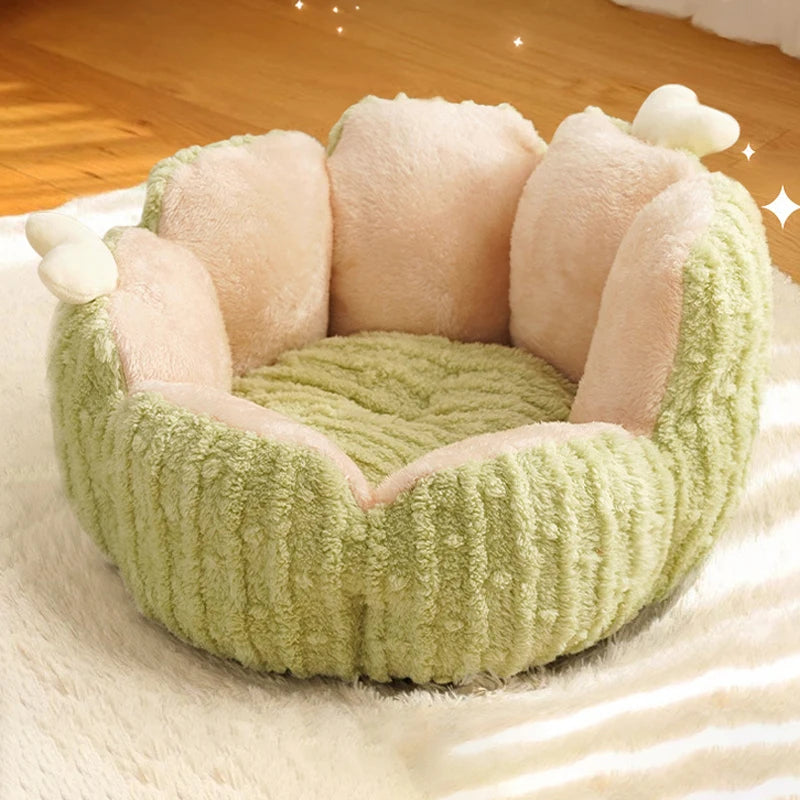 Warmes Plüsch-Katzenbett in Blumenform für den Winter