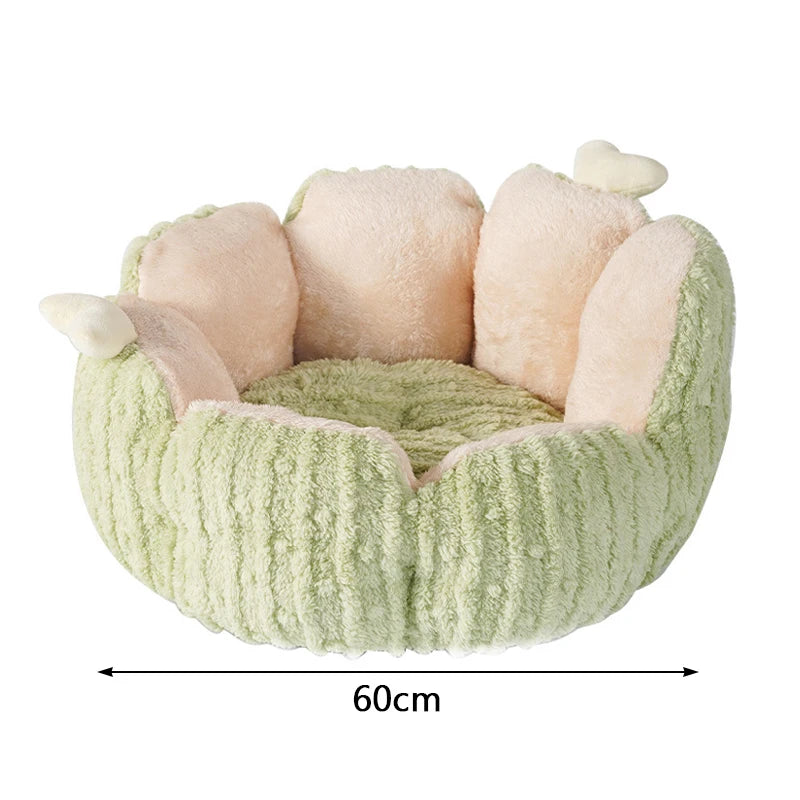 Warmes Plüsch-Katzenbett in Blumenform für den Winter