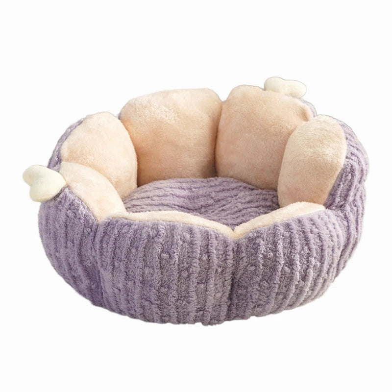 Warmes Plüsch-Katzenbett in Blumenform für den Winter