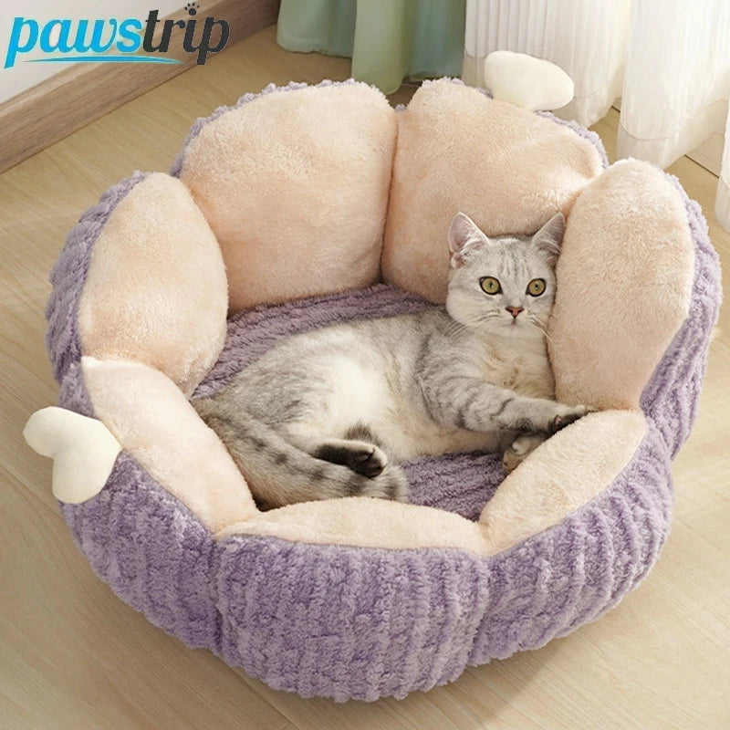 Warmes Plüsch-Katzenbett in Blumenform für den Winter