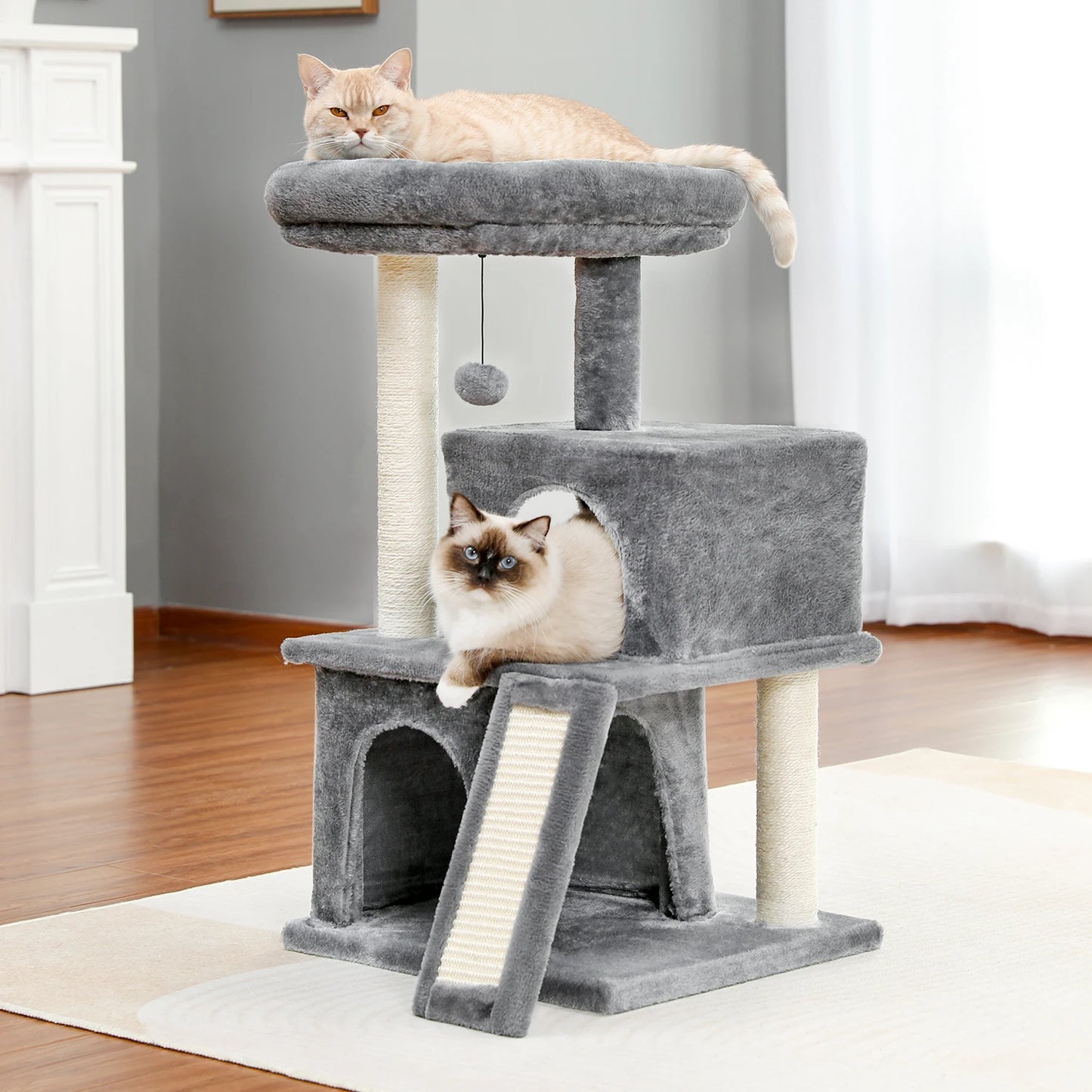 Großer Kratzbaumturm für Katzen im Innenbereich